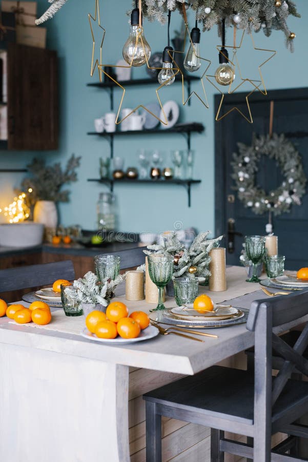 Table Setting for Thanksgiving. Dried Hydrangea Flowers in a Vase, a Small  Pumpkin on a Plate Stock Photo by LeylaCamomile