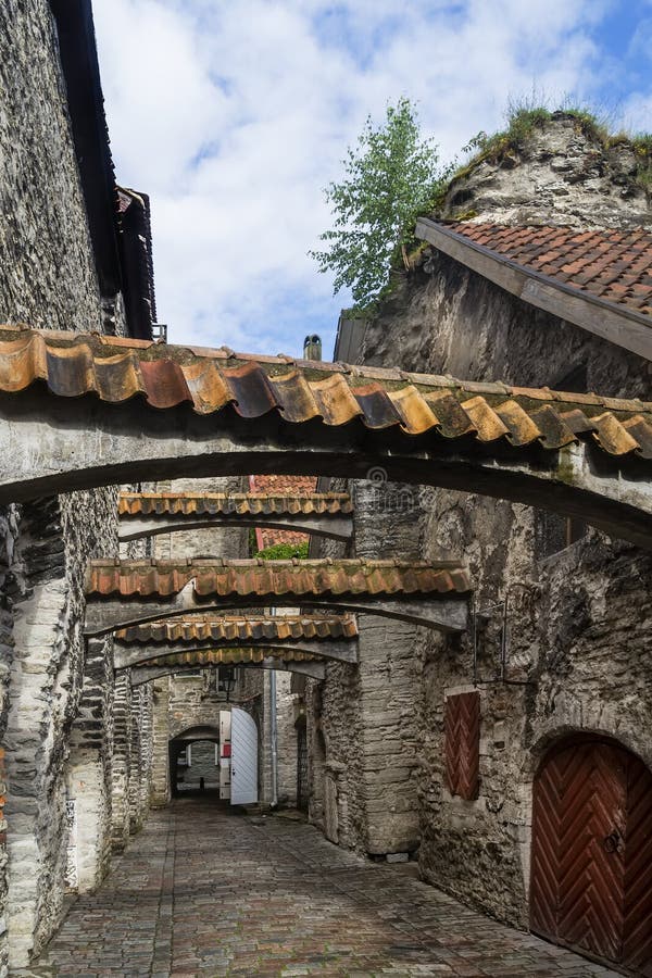 Beautiful view of the famous Passage of St. Catherine Katariina käik in the Old Town of Tallinn, Estonia royalty free stock photos Beautiful view of the famous Passage of St. Catherine Katariina käik in the Old Town of Tallinn, Estonia royalty free stock photos