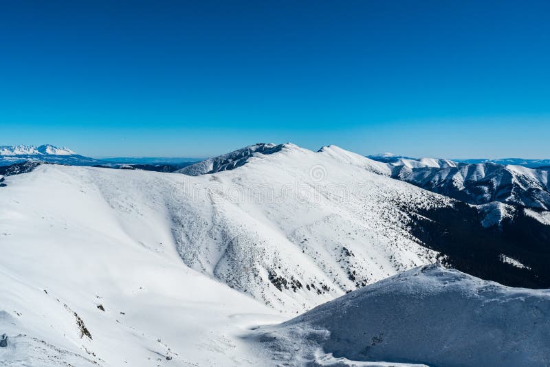 Krásný výhled z kopce Kotliska v zimě Nízké Tatry na Slovensku