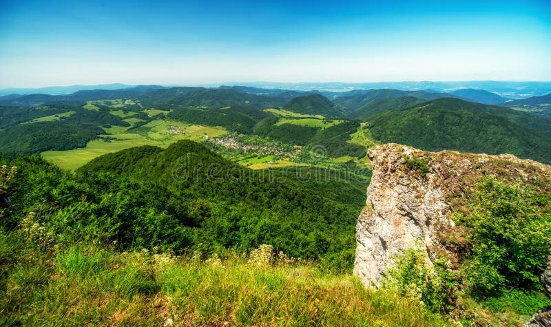 Krásny výhľad z vrchu Strážov na Slovensku