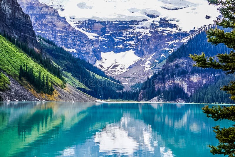 Lake Louise in Banff National Park in the Rocky Mountains of Alb Stock ...