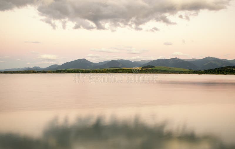 Krásná vodní krajina. Liptovská Mara, Slovensko