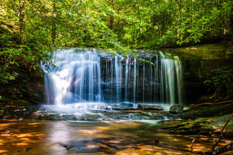 Beautiful watrefalls in upstate south carolina