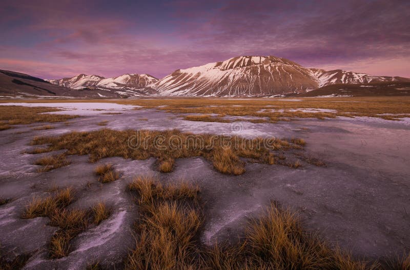 Beautiful winter sunset - Castelluccio di Norcia.