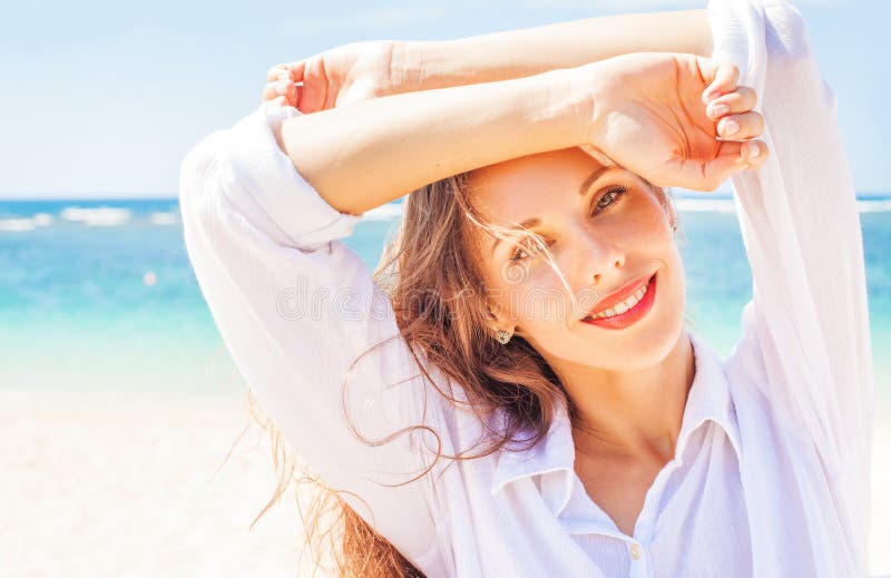 https://thumbs.dreamstime.com/b/beautiful-woman-beach-portrait-pretty-young-posing-59653428.jpg