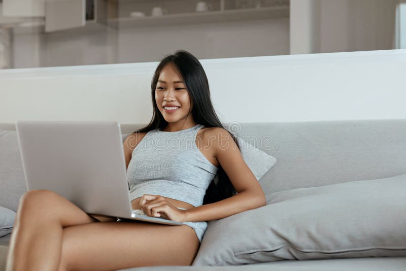 https://thumbs.dreamstime.com/b/beautiful-woman-computer-couch-living-room-home-morning-happy-smiling-asian-girl-using-laptop-relaxing-sofa-indoors-190328358.jpg