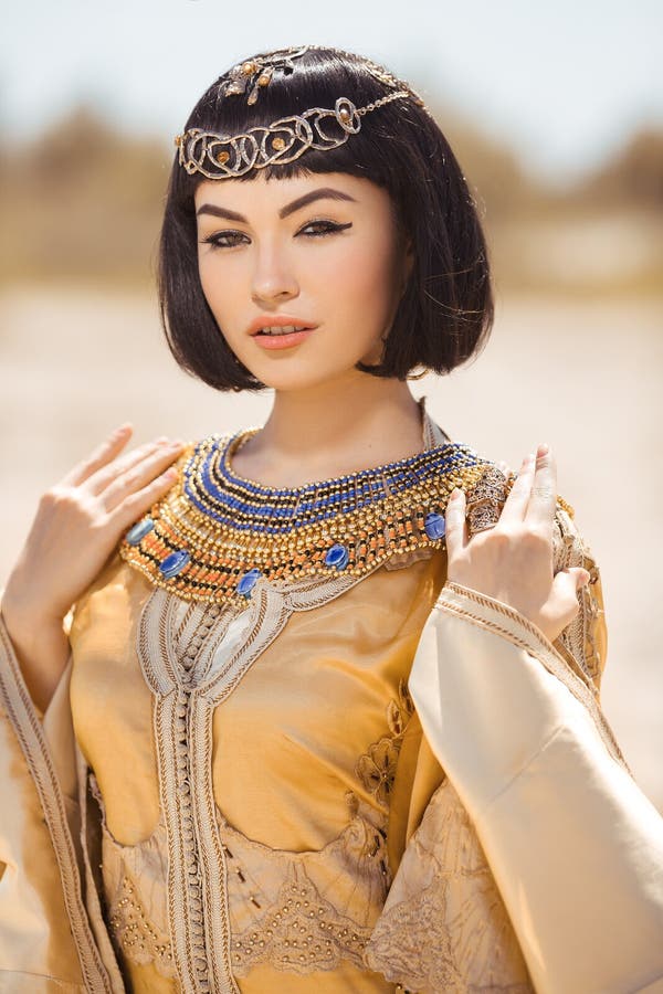 Beautiful Woman With Fashion Make-up And Hairstyle Like Egyptian Queen ...