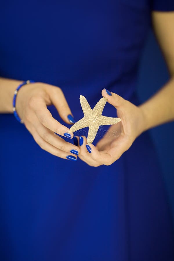 What Color Nails With A Navy Blue Dress | Lana Ivanova Photo