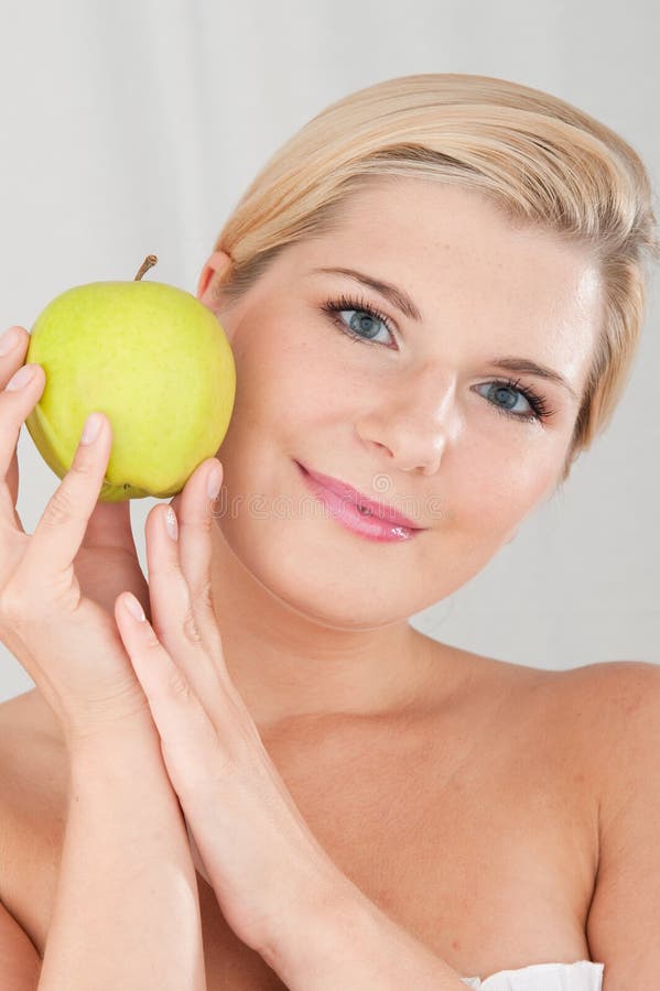 Beautiful woman with a healthy skin and apple