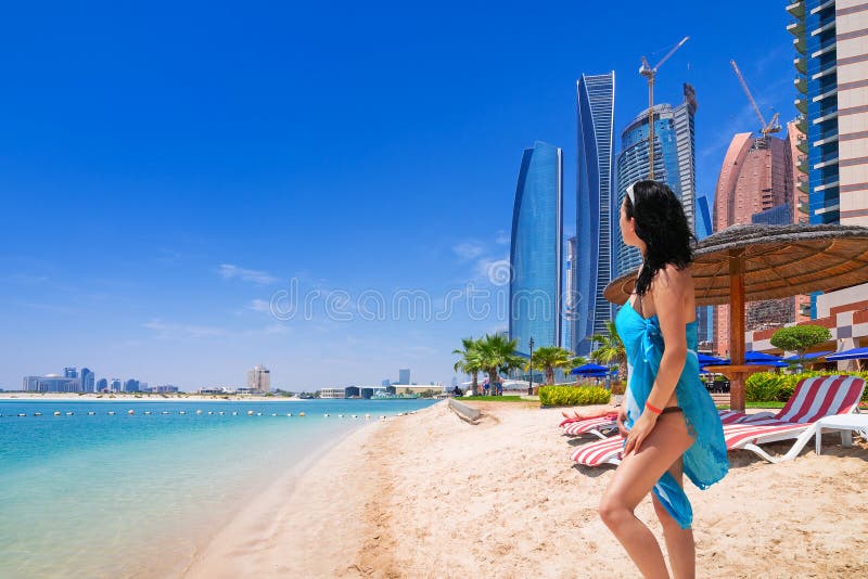 woman tourist in abu dhabi