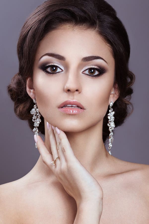 Pin by Yosr Chelly on Hair and beauty Bridal smokey eye makeup, Wedding makeup t