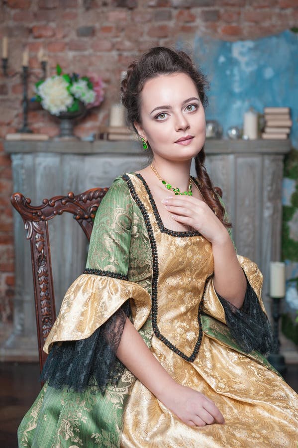 870 Beautiful Woman Long Green Medieval Dress Stock Photos - Free ...