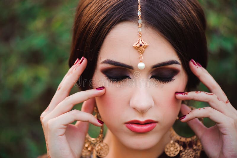 Woman in Traditional Indian Clothing and Jewellery · Free Stock Photo