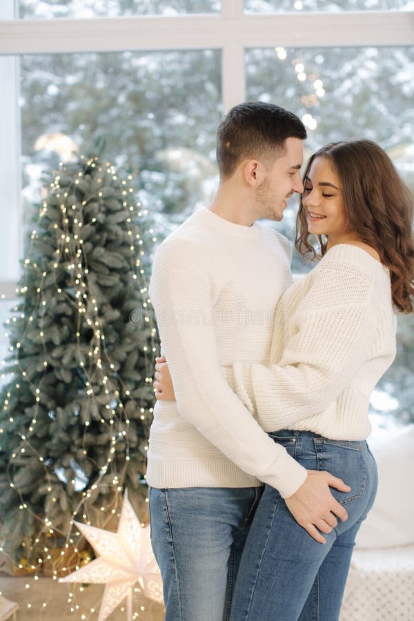 51 Winter Photoshoot Ideas for Instagram (Get Creative This Year!) |  Christmas instagram pictures, Holiday photoshoot, Winter photoshoot