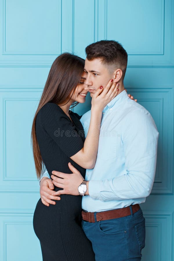 https://thumbs.dreamstime.com/b/beautiful-young-european-couple-elegant-retro-beautiful-young-european-couple-elegant-retro-clothes-near-vintage-wall-124210268.jpg