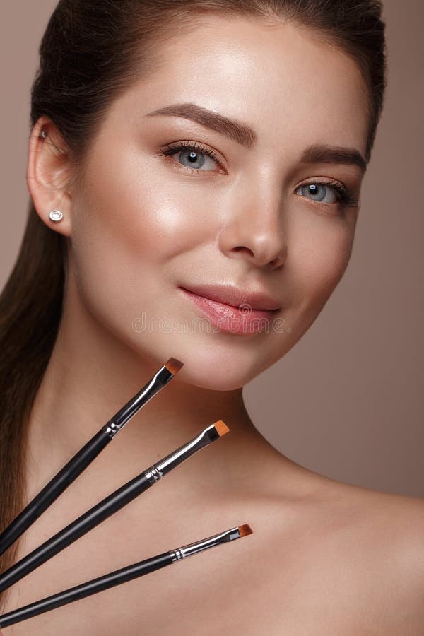 600px x 900px - Beautiful Young Girl with Natural Nude Make-up with Cosmetic in Hands.  Beauty Face Stock Photo - Image of beauty, female: 181103068