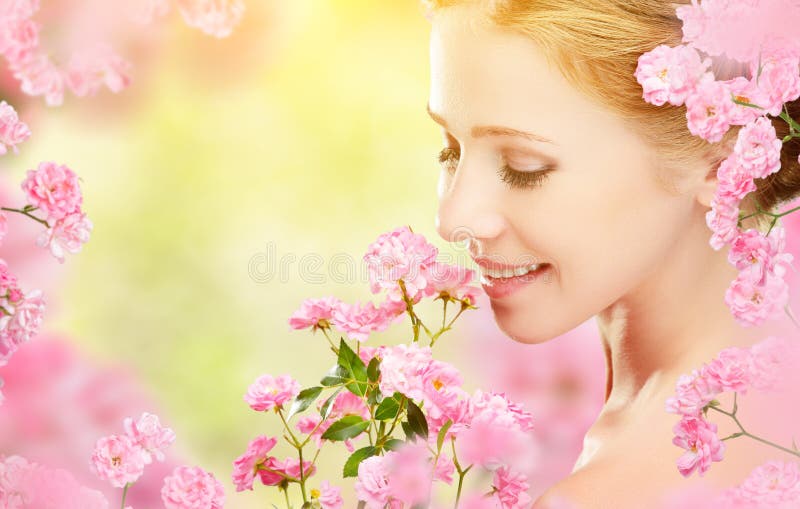 Beauty face of young beautiful woman with pink flowers in her ha royalty free stock photography Beauty face of young beautiful woman with pink flowers in her ha royalty free stock photography