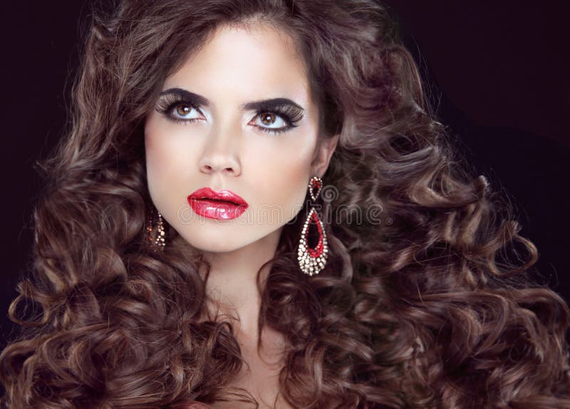 Beauty Fashion Girl Wavy  Long  Hair  Brunette Model  With 