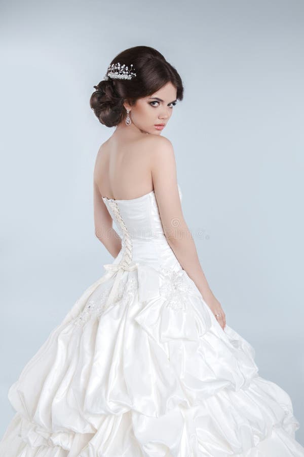 Beauty Bride. Beautiful Brunette Woman. Hairstyle. Makeup Stock Image ...