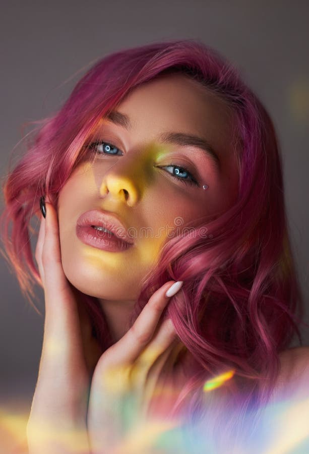 Astrolabe ophavsret Abundantly Beauty Portrait Woman with Pink Hair, Creative Vivid Coloring. Bright  Colored Highlights and Shadows Color on the Face, a Girl Stock Photo -  Image of color, beautiful: 182430002