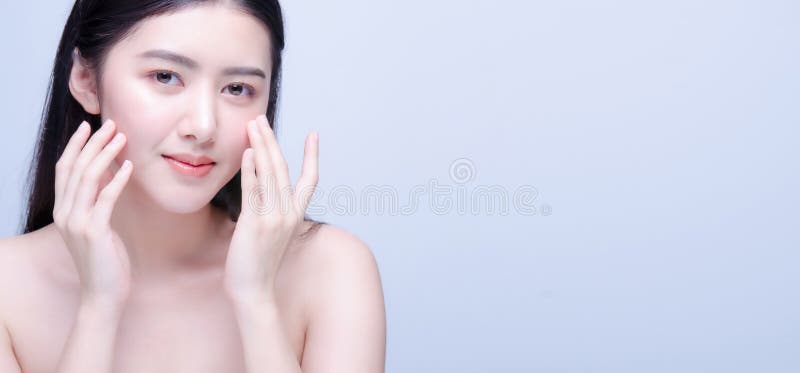 https://thumbs.dreamstime.com/b/beauty-skin-care-young-asian-woman-smile-to-you-isolated-blue-background-beautiful-model-applying-cosmetic-cream-treatment-her-202600994.jpg