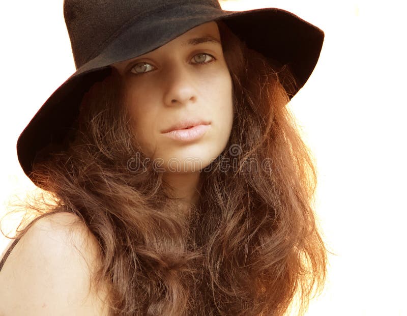 Beauté avec un chapeau Beauté avec un chapeau