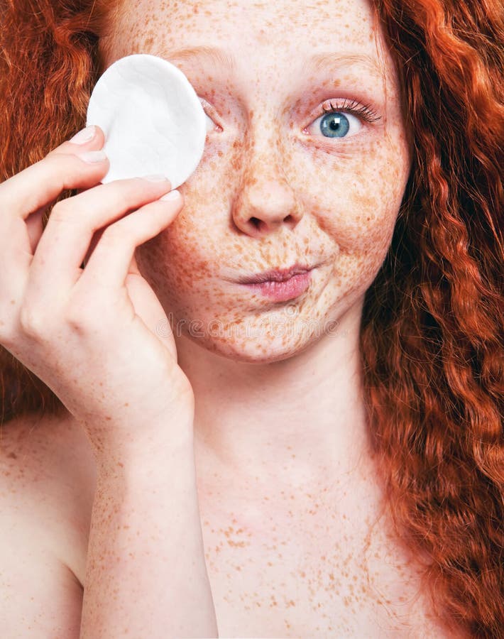 Beauté couverte de taches de rousseur images stock Beauté couverte de taches de rousseur images stock