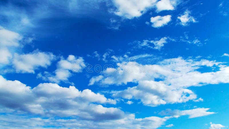 Beaux ciel bleu et nuages photo stock Beaux ciel bleu et nuages photo stock