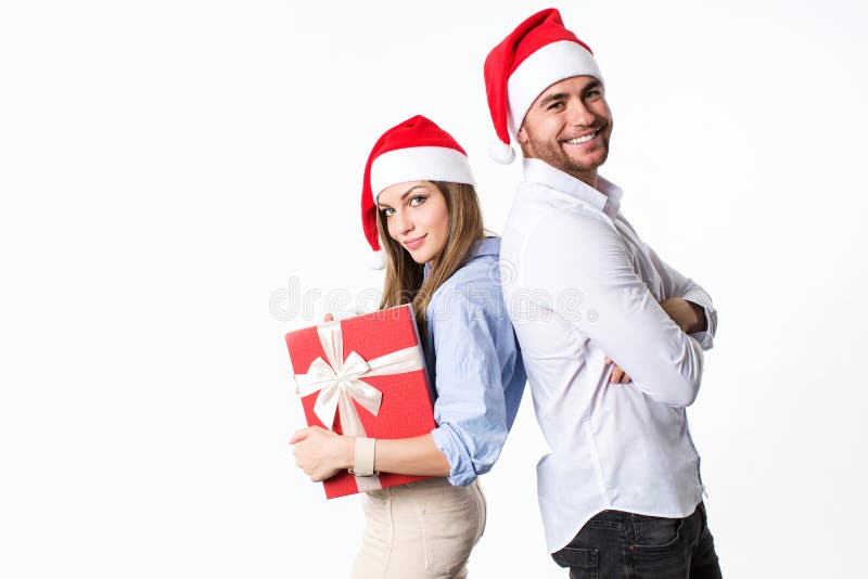 Beaux couples de Noël heureux regardant l'appareil-photo image stock Beaux couples de Noël heureux regardant l'appareil-photo image stock