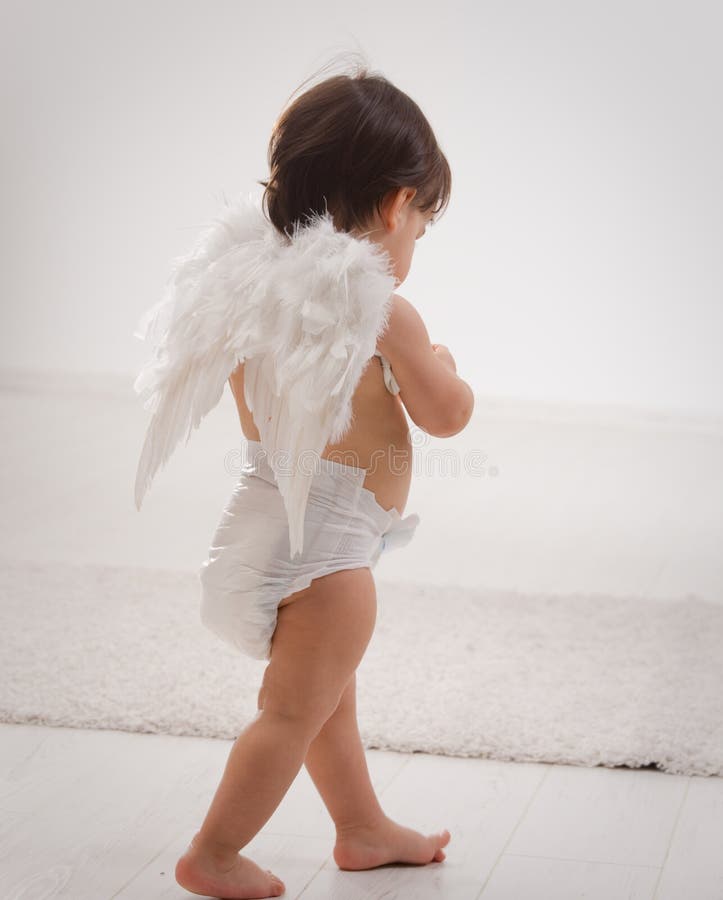 Bebe Com Asas Do Anjo Foto De Stock Imagem De Pena Angel Bebe Com Asas Do Anjo Foto De Stock Imagem De Pena Angel