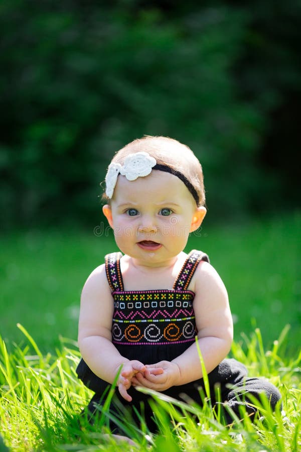 Bebe De 6 Meses Al Aire Libre Imagen De Archivo Imagen De Blanco Lindo