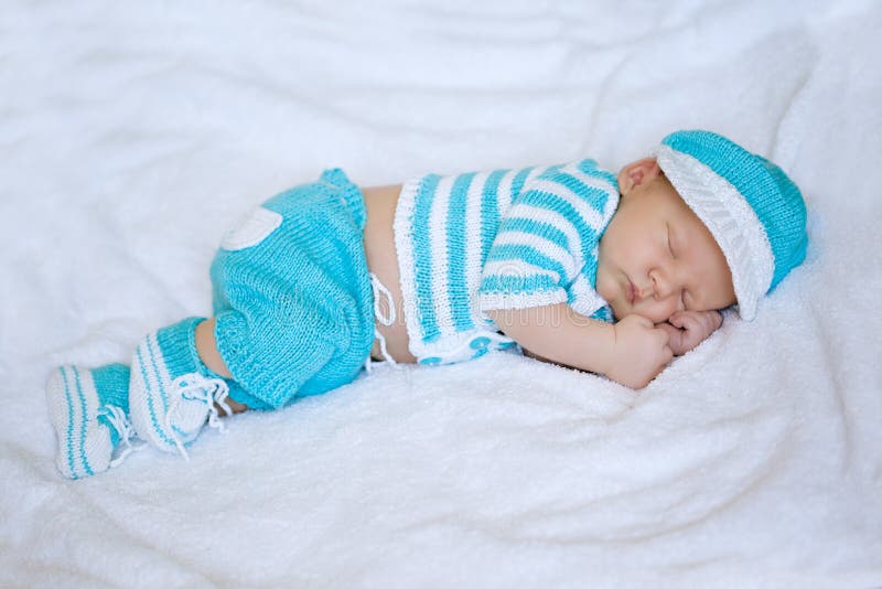 Bebé Durmiente Recién Nacido, Arte Del Niño Sueño Niño De Belleza En Zapatos Y de archivo - Imagen de newborn: 62239845