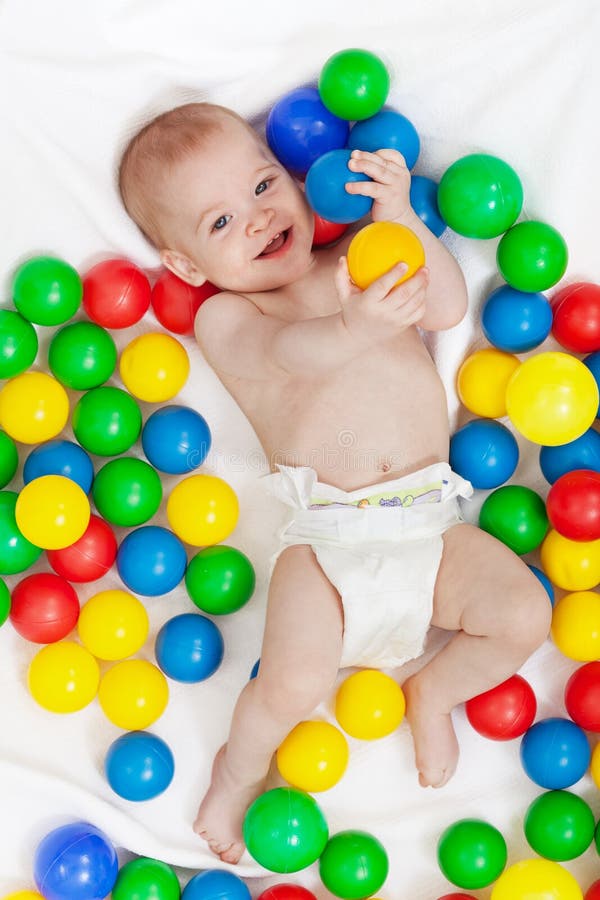 Bebé en bolas foto de archivo. Imagen de juguetes, imagen - 25854416
