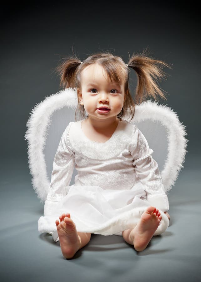 Bebe Vestido Como Um Anjo Imagem De Stock Imagem De Vestido