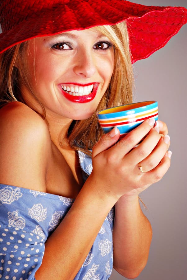 Adolescente a beber café imagens de stock