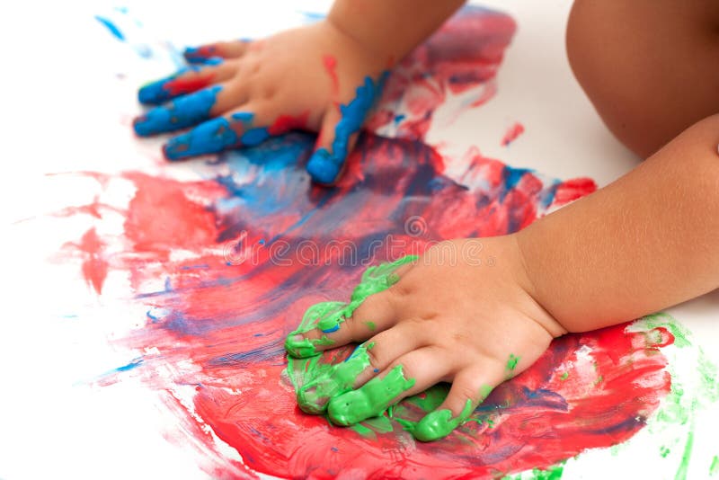 Bebeluși care pictează mozaicul colorat. stock photography