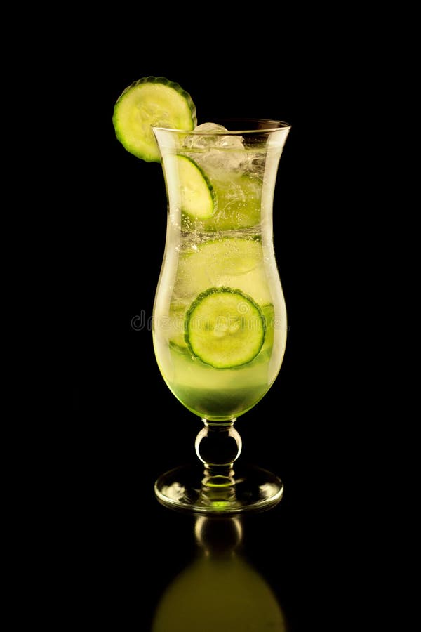 Bebida fresca del pepino foto de archivo libre de regalías Bebida fresca del pepino foto de archivo libre de regalías