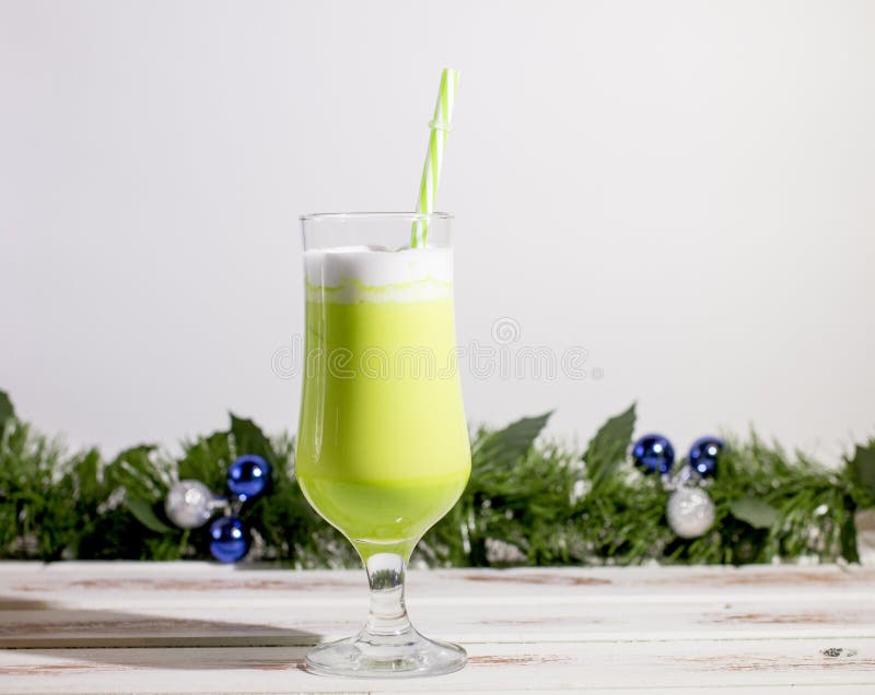 Bebidas Sin Alcohol Y Alcohólicas Del Año Nuevo Para Los Niños Y Los Adultos Foto de archivo - Imagen de fresco, navidad: 134600840 Bebidas Sin Alcohol Y Alcohólicas Del Año Nuevo Para Los Niños Y Los Adultos Foto de archivo - Imagen de fresco, navidad: 134600840