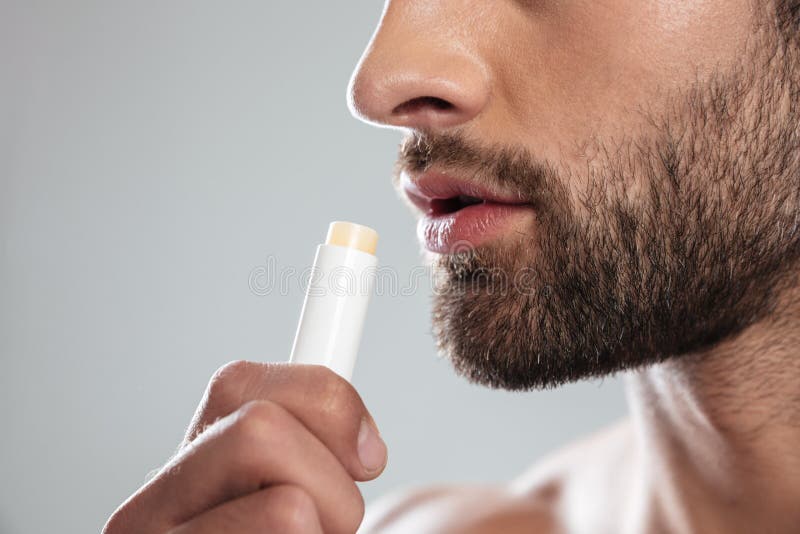 Bebouwd schot van de jonge mens met? olorless lippenstift stock afbeeldingen Bebouwd schot van de jonge mens met? olorless lippenstift stock afbeeldingen