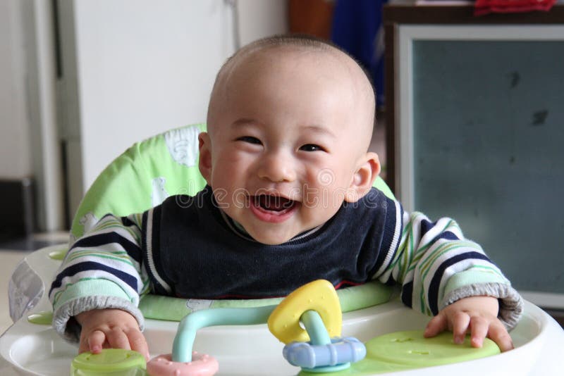 Bebé de la sonrisa foto de archivo Bebé de la sonrisa foto de archivo