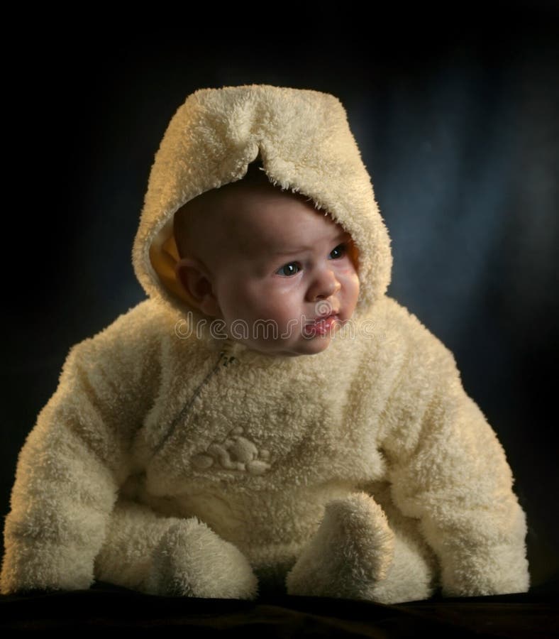 Bebé en paño del oso de peluche foto de archivo Bebé en paño del oso de peluche foto de archivo