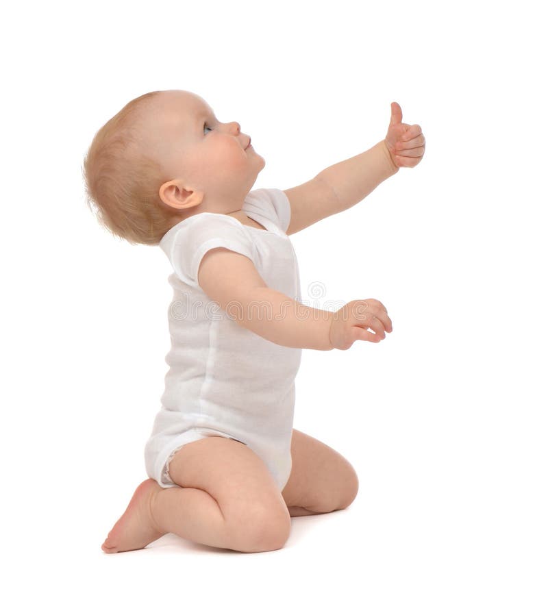 Bebé infantil del niño que sonríe con el pulgar de la mano encima de la muestra imágenes de archivo libres de regalías Bebé infantil del niño que sonríe con el pulgar de la mano encima de la muestra imágenes de archivo libres de regalías