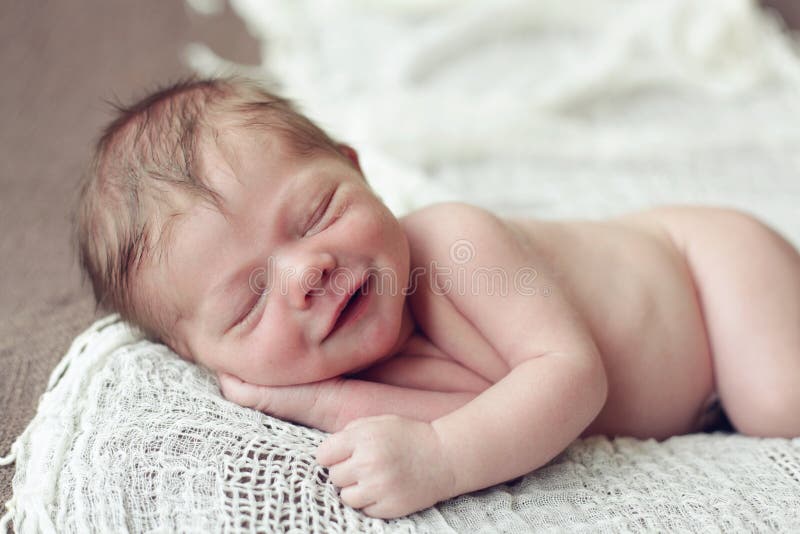 Bebê de sorriso foto de stock Bebê de sorriso foto de stock