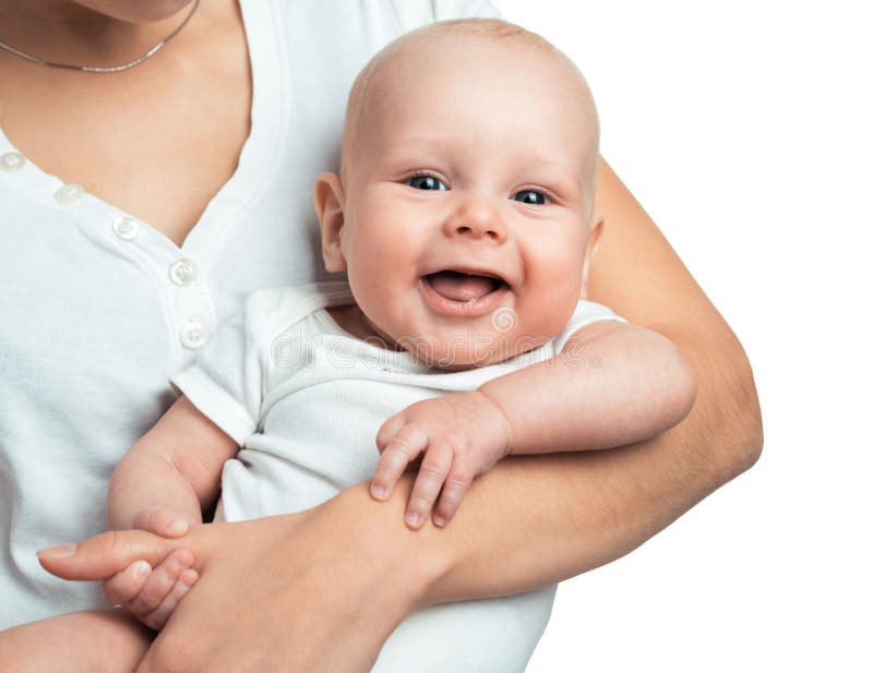 Bebê no conforto dos braços das mamãs