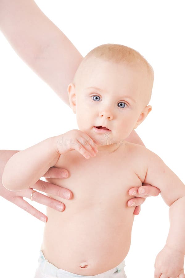 Bebé pequeno nos braços da mãe foto de stock