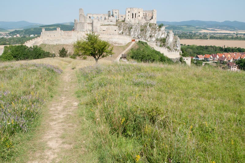 Beckov ruins