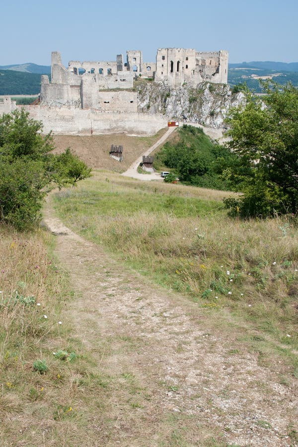 Beckov ruins