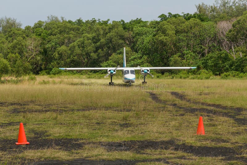 Bedecken Sie Flugplatz Craig Cove und kleine Ebene, Ambrym Vanuatu mit Gras stockbild Bedecken Sie Flugplatz Craig Cove und kleine Ebene, Ambrym Vanuatu mit Gras stockbild