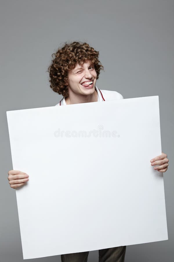 bedra holdingmanwhiteboard royaltyfria foton bedra holdingmanwhiteboard royaltyfria foton