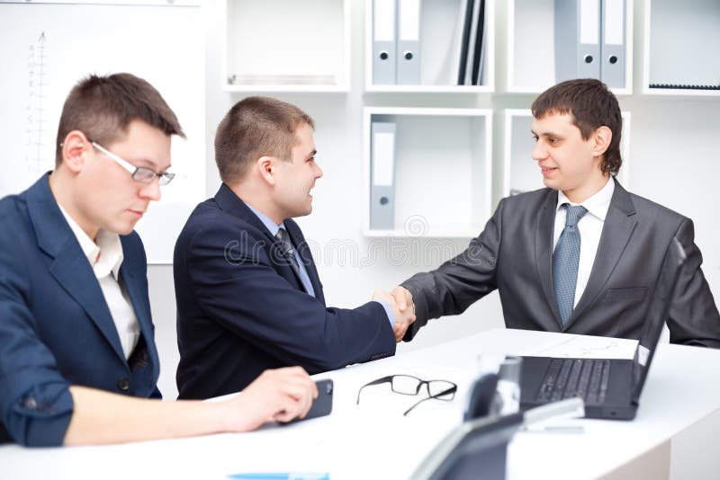 Bedrijfs overeenkomst onder businesspeople stock foto Bedrijfs overeenkomst onder businesspeople stock foto